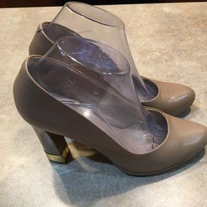 NINE WEST Nude Almond Toe Gold Band Column Heel Pump 8.5M